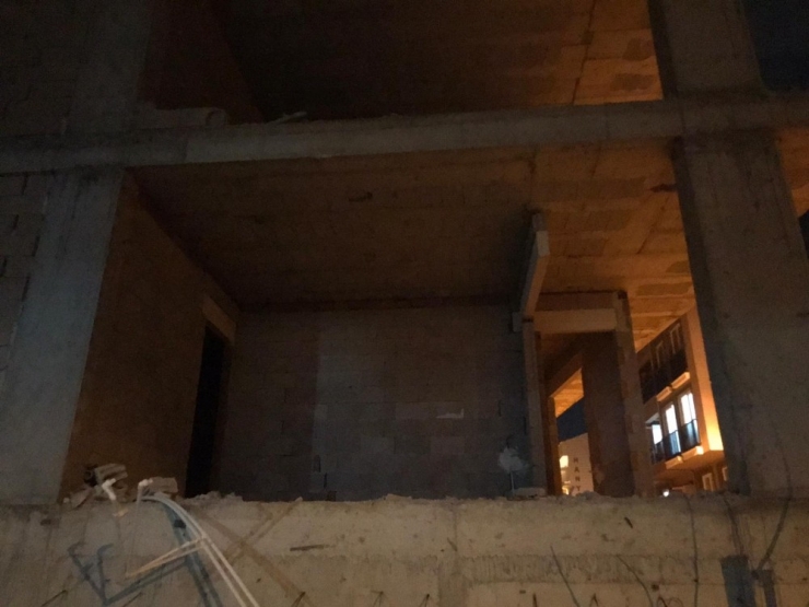 Bursa’da Şiddetli Lodos Binanın Duvarlarını Yıktı