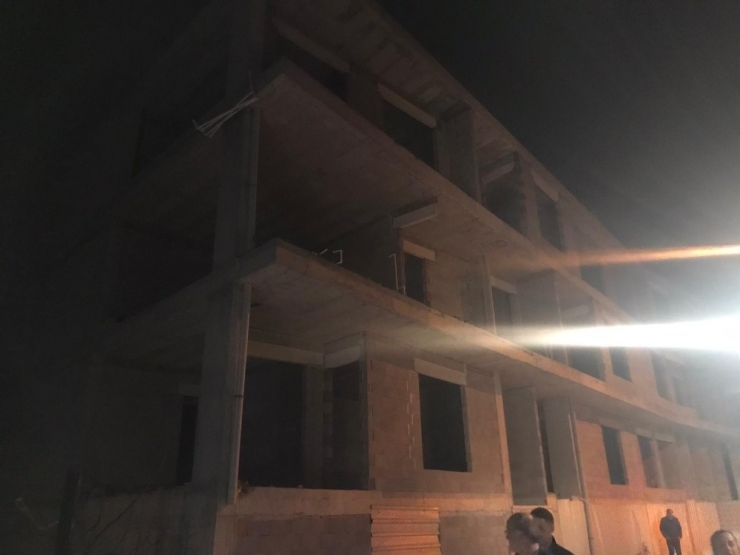 Bursa’da Şiddetli Lodos Binanın Duvarlarını Yıktı