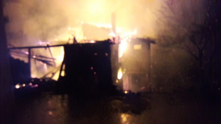 İnegöl’de İki Katlı Ev Yanarak Kül Oldu