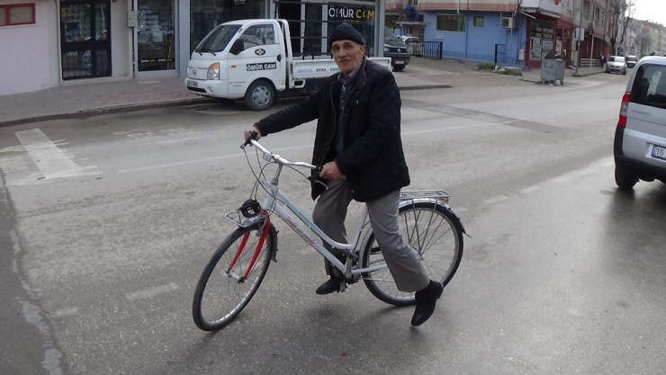 40 Yıldır Doktora Gitmeyen Muhtara Sağlık Bakanlığı’ndan Ödül...