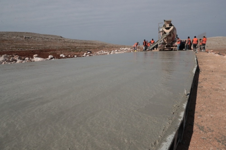 Büyükşehirde Beton Yol Mesaisi Başladı