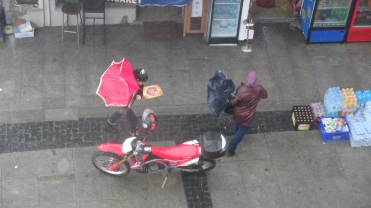 Çanakkale Sağanak Yağış Ve Fırtınaya Teslim