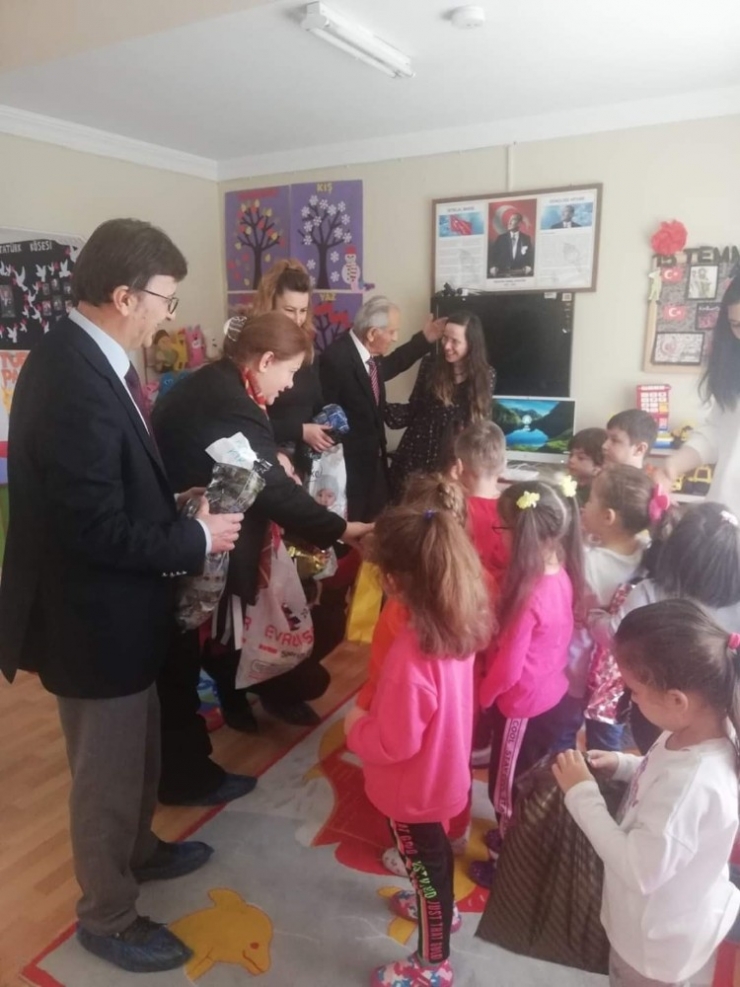 "Üşüyen Çocuklara Sıcak Bir Yardım Eli Uzatmaya Var Mısınız" Projesine Destek Geldi