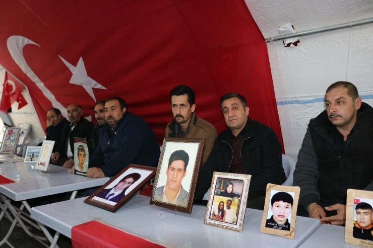 Hdp Önündeki Ailelerin Evlat Nöbeti 156’ncı Gününde