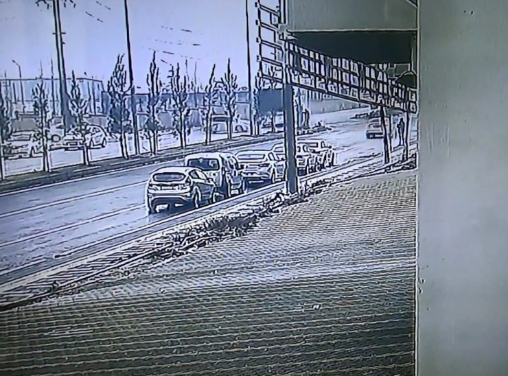 Diyarbakır’da Otobüs İle Otomobil Çarpıştı: 3 Yaralı