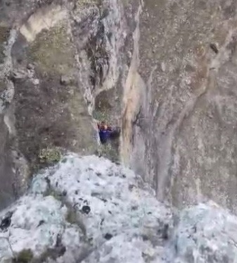 Kayalıklarda Mahsur Kalan Keçileri Afad Ekipleri Kurtardı