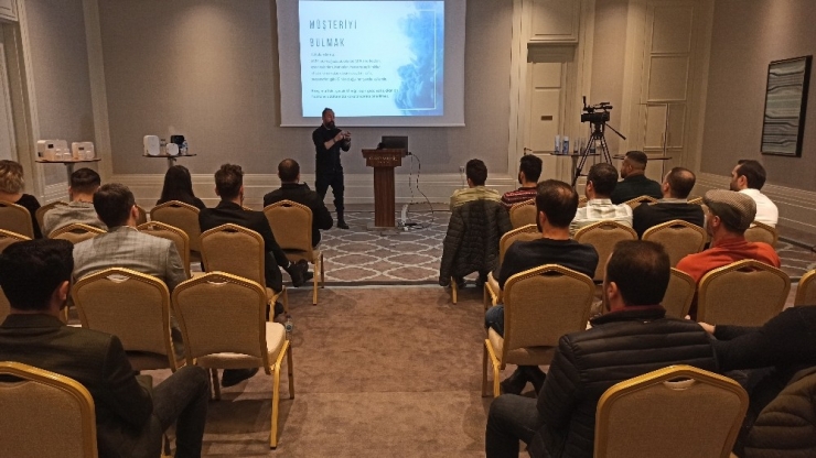 Türkiye’nin Koku Uzmanları Bu Akademide Eğitiliyor