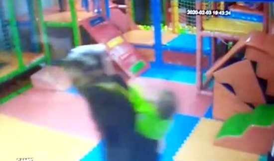 2 Yaşındaki Çocuğu Kreş Öğretmeninin Dövdüğü İddiası