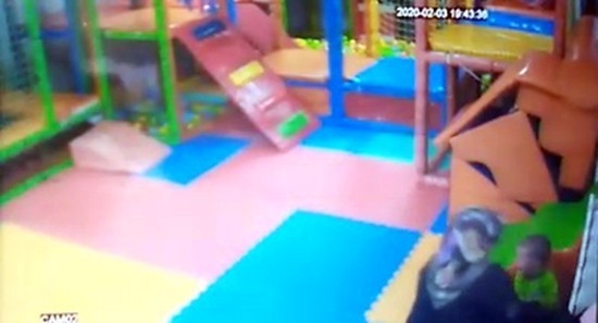 2 Yaşındaki Çocuğu Kreş Öğretmeninin Dövdüğü İddiası