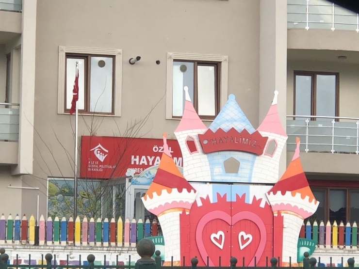 2 Yaşındaki Çocuğu Döven Kreş Öğretmenin Çalışma Raporu İptal Edildi