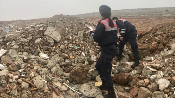 Depremde Hayatını Kaybeden Muhammed’in Enkazdan Kimliği Çıktı, Babaya Teslim Edildi