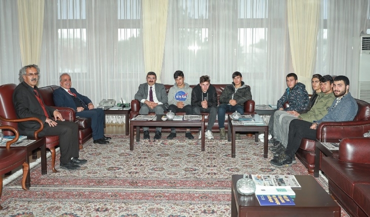 Atatürk Çocuk Evleri Sakinlerinden Üniversiteye İlk Adım