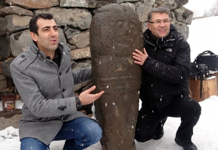 Erzurum’da 2 Bin 500 Yıllık ‘Taş Baba’ Heykeli Bulundu