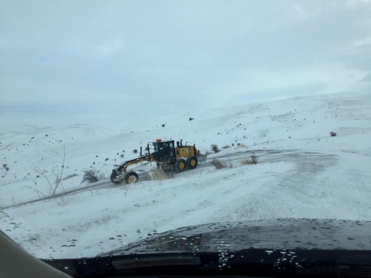 Aşkale’de Kapanan Köy Yolları Ulaşıma Açılıyor