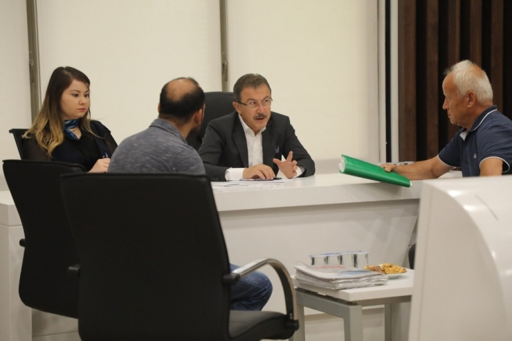 Başkan Deniz Köken, İlçe Sakinlerini Dinliyor