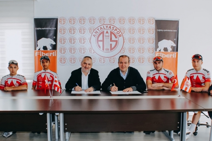 Fiberli, Bisiklet Takımı Sponsorluğunu Yeniledi
