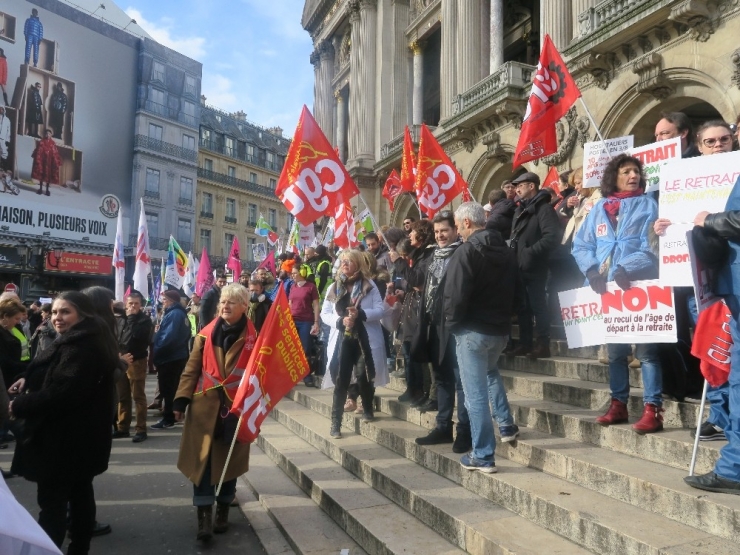 Fransa’da Kamu Çalışanlarından Emeklilik Reformu Protestosu
