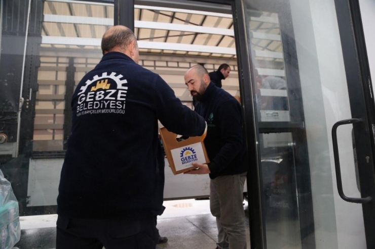 Elazığ Yardım Tırı Gebze’den Dualarla Uğurlandı