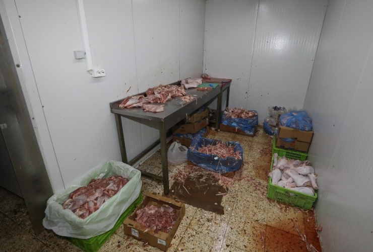 Buca Zabıtasından ‘Korku Filmi’ Gibi Dönerci Baskını