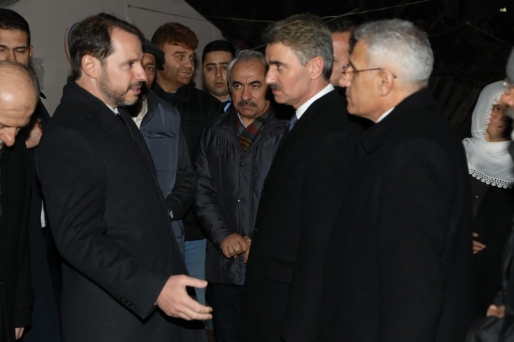 Bakan Albayrak Malatya’da Depremzedeleri Ziyaret Etti