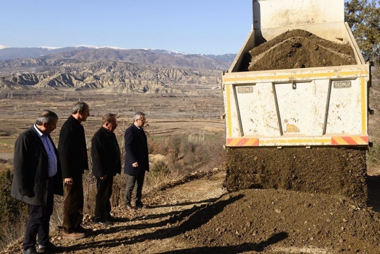 Tosya’da Köy Yollarında Bakım Ve Onarım Çalışmaları Sürüyor