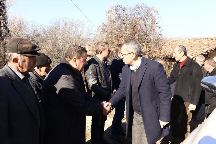 Tosya’da Köy Yollarında Bakım Ve Onarım Çalışmaları Sürüyor