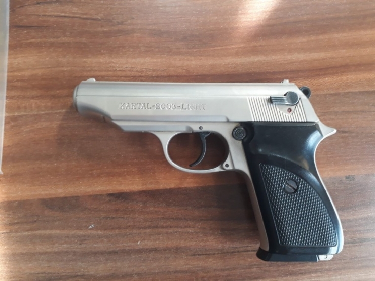 Polis Ekipleri 4 Kilometre Boyunca Kardaki Ayak İzlerini Takip Edip Soyguncuyu Tespit Etti