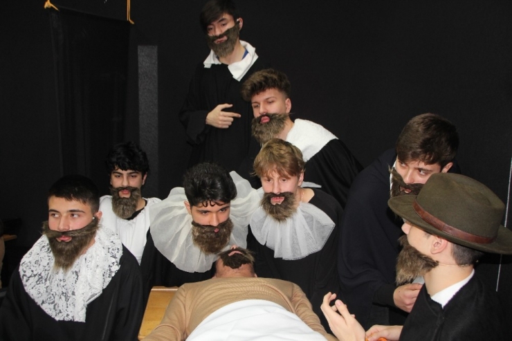 Ünlü Tablolardaki Karakterleri Kımıldamadan Canlandırdılar