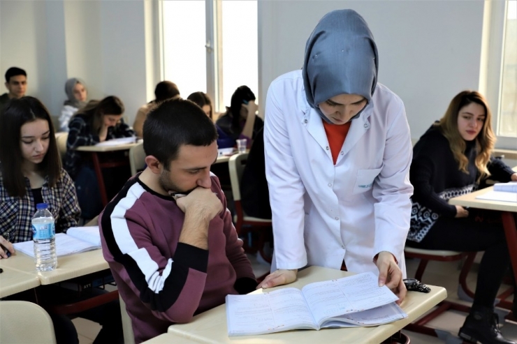 Akademi Lise’de İkinci Dönem Heyecanı