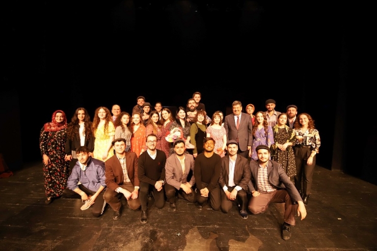 Kto Karataylı Tiyatroculardan İlk Prömiyer Heyecanı