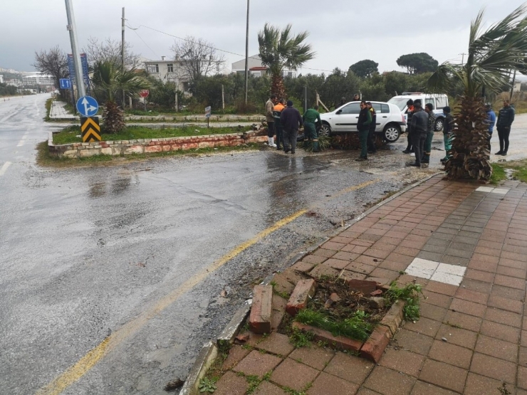 Kuşadası’nda Trafik Kazası; 1 Yaralı