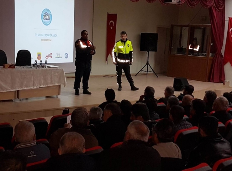 Trafik Ekiplerinden Okul Servis Şoförlerine Seminer
