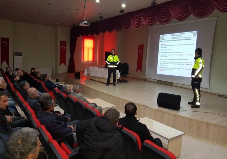 Trafik Ekiplerinden Okul Servis Şoförlerine Seminer