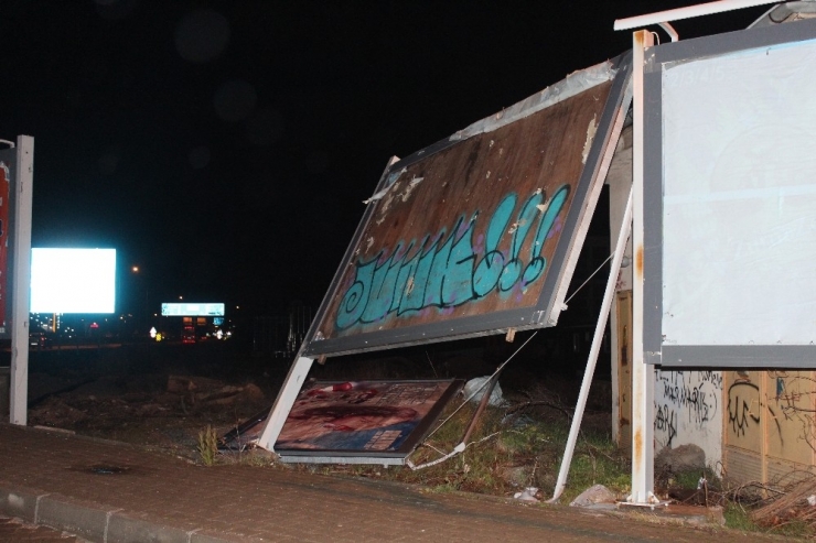 Menteşe’de Fırtına Ve Sağanak Hayatı Olumsuz Etkildedi