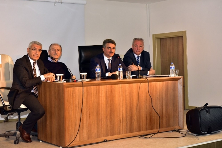 Muhtarlarla Deprem Bilgilendirme Toplantısı Düzenledi