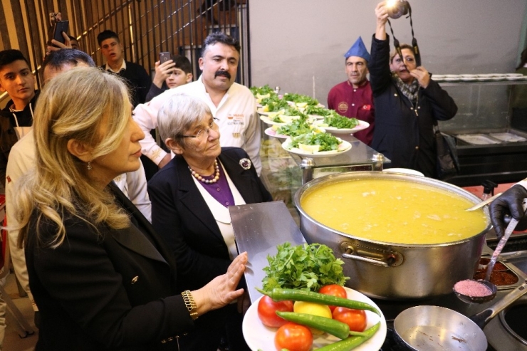 Canan Karatay: “Kelle Paça Korona Virüsü Önler”