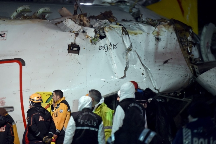 Sabiha Gökçen’de Pistten Çıkan Uçaktaki Yaralıların Hastanelere Sevki Sürüyor