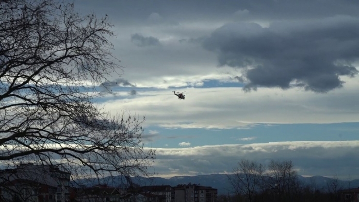 Kızını Kurtarmak İçin Irmağa Atlayan Baba, Helikopter Destekli Aranıyor