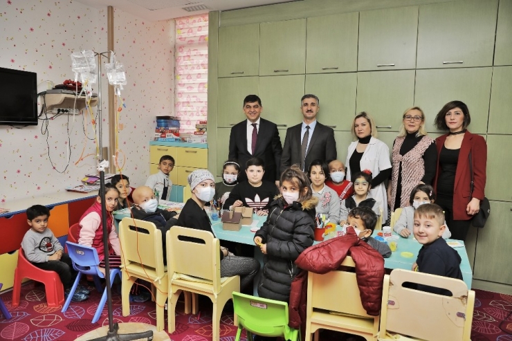 Başkan Fadıloğlu’ndan Hastalara Moral Ziyareti