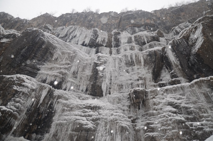 Şırnak’ta Dondurucu Soğuk Kartpostallık Görüntüler Oluşturdu