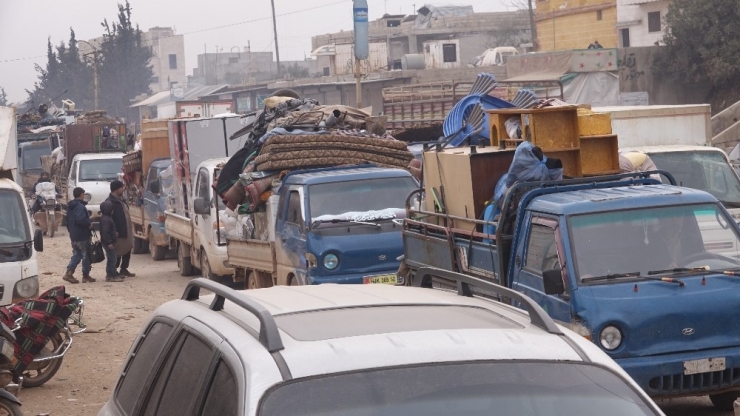 İdlib’e Bombardıman Sürüyor, Siviller Çareyi Kaçmakta Buluyor