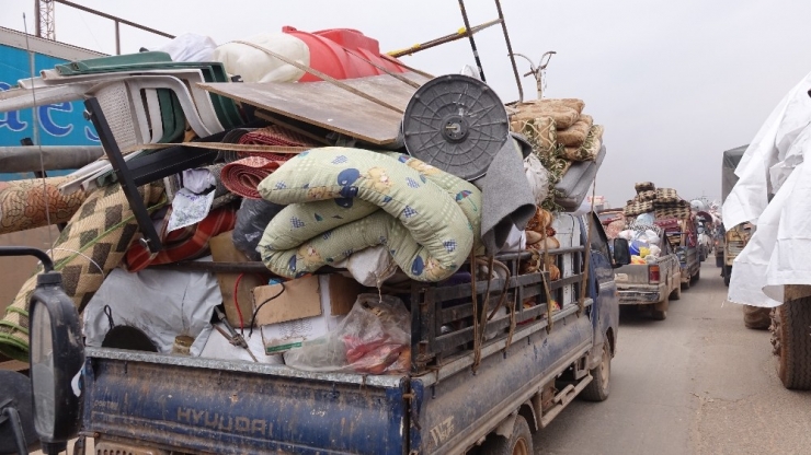 İdlib’e Bombardıman Sürüyor, Siviller Çareyi Kaçmakta Buluyor