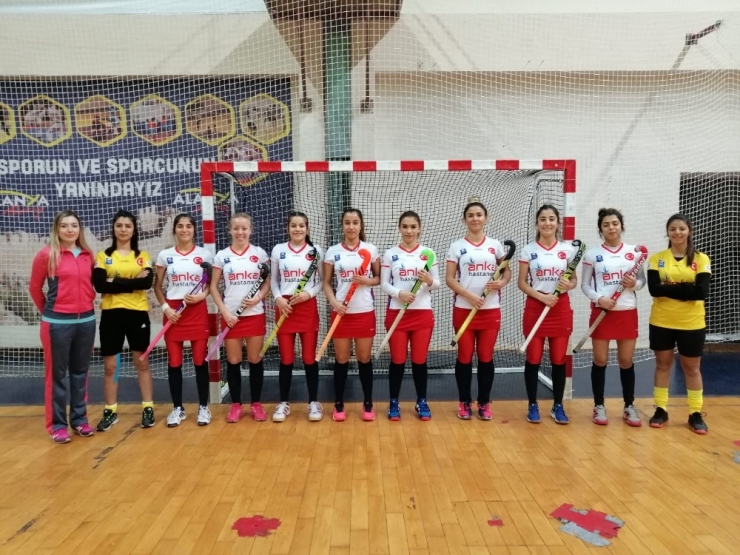 Gaziantep Polisgücü Kadın Hokey Takımı Rakip Tanımıyor