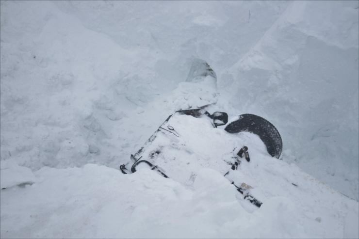 Çığ Altında Kalan 2 Kişiyi Arama Çalışmaları Devam Ediyor