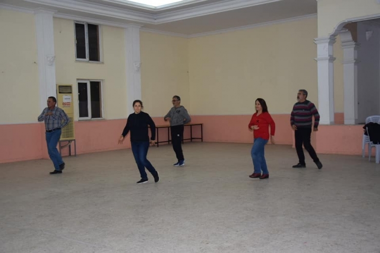 İlçe Milli Eğitim Müdürü Acar, Zeybek Oynadı