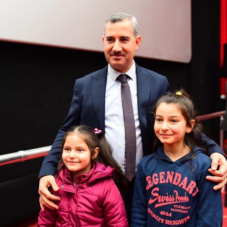 Çocuklara Karne Hediyesi, Ücretsiz Tiyatro