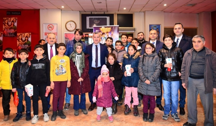 Çocuklara Karne Hediyesi, Ücretsiz Tiyatro