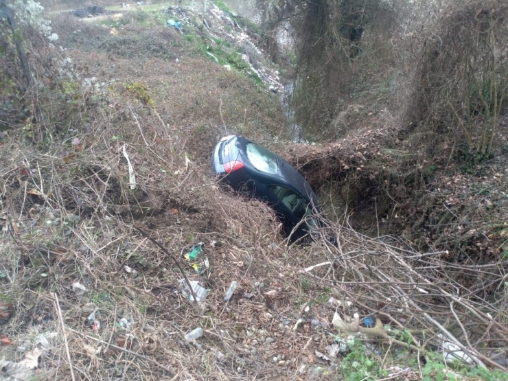 Dereye Uçan Araçtan Burnu Bile Kanamadan Kurtuldu