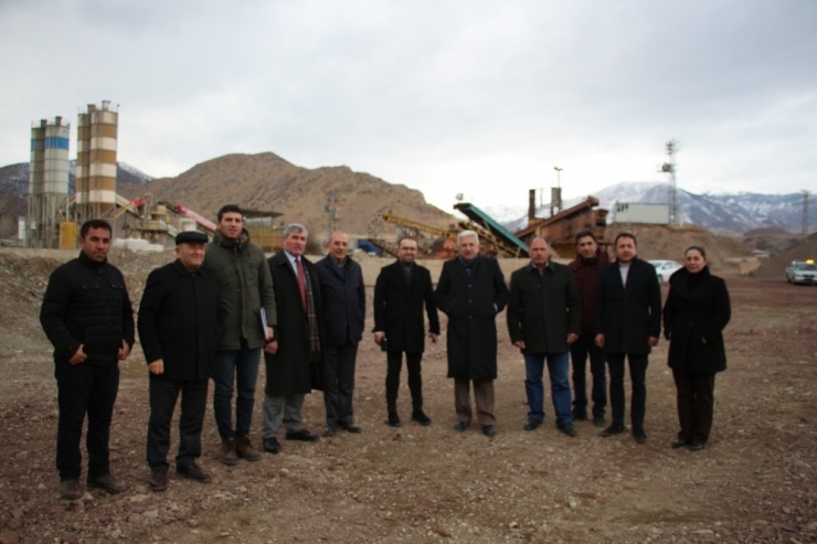 Oltu Belediyesi Kilit Parke Taşı Tesisi Kuruyor