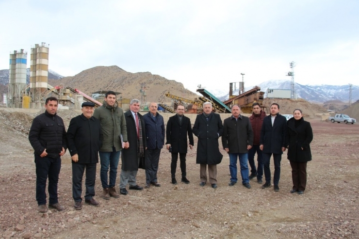 Oltu Belediyesi Kilit Parke Taşı Tesisi Kuruyor